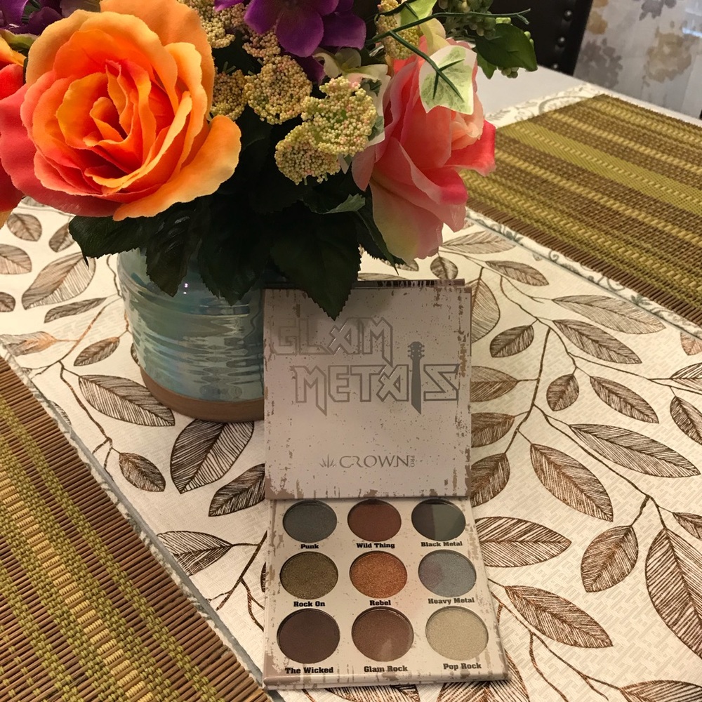 ❌ SOLD ❌ Crown Pro Glam Metals Palette